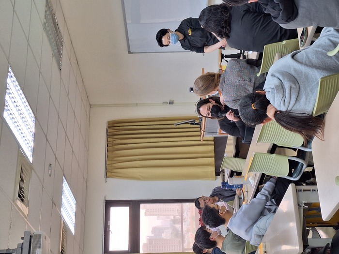 【系所英文活動補助】112年12月28日 美國大學和台灣大學的文化大不同圖片